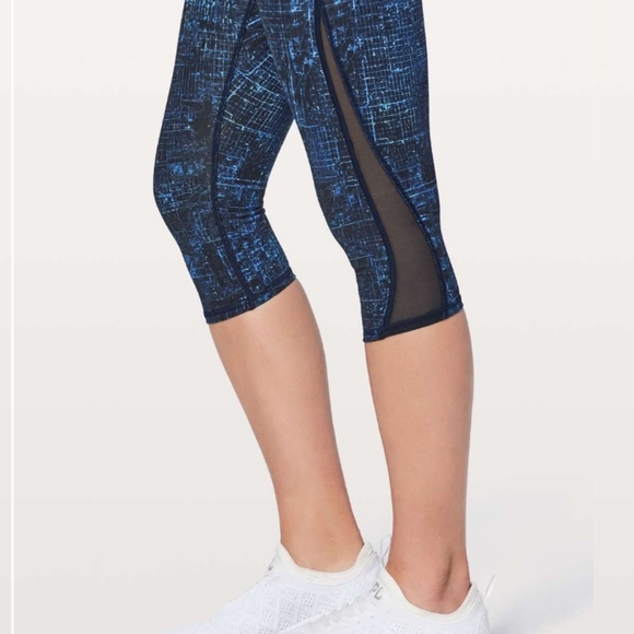 Lululemon Train Times Crop 17" City Lights Print - Picture 2 of 7